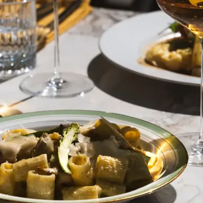 Rigatoni crémeux aux champignons et asperges vertes