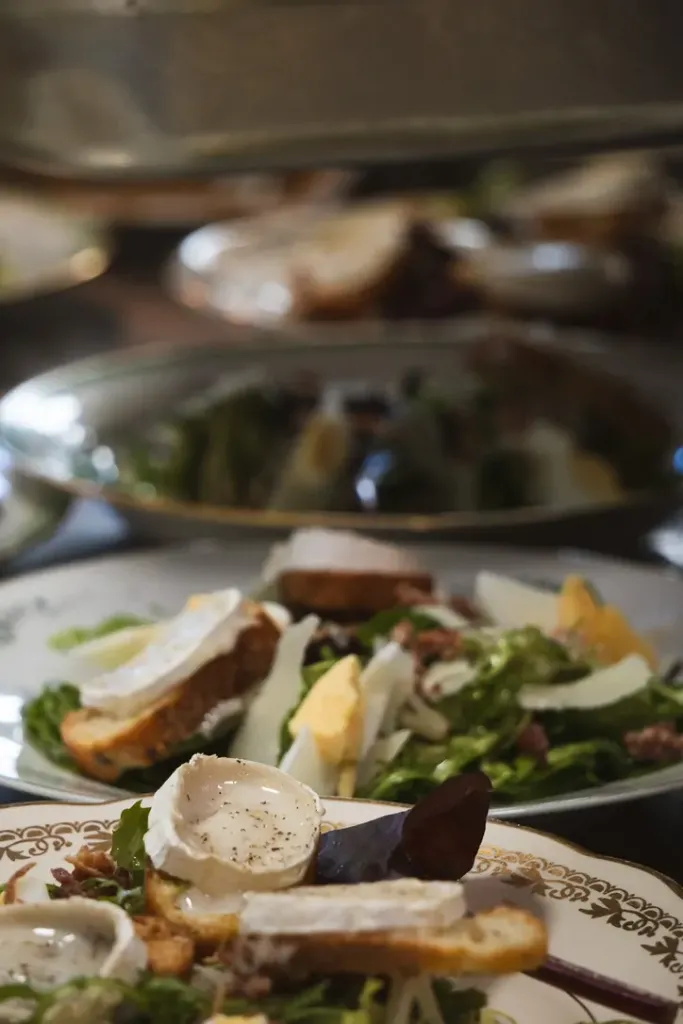 Salades composées au chèvre chaud