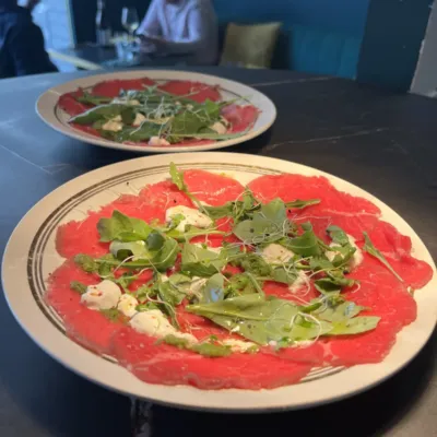 Carpaccio de bœuf, roquette et stracciatella