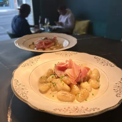 Gnocchis crémeux et jambon serrano