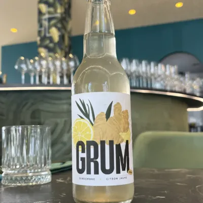 Bouteille de Grum, pur jus d'agrumes pétillant de Cormontreuil